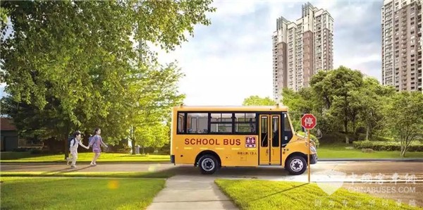 配备“三重防护盾” 宇通校车护航安心上学路