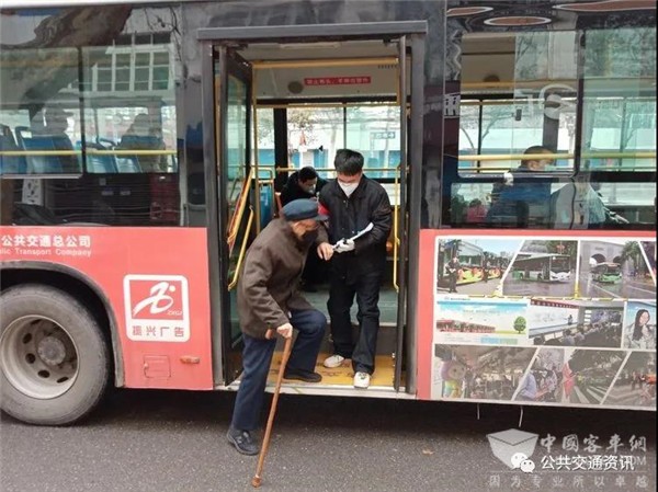 践行雷锋精神，西安公交志愿者共赴青春战疫