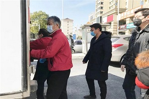 这些湖北的“快递员”，半天就能送四百份物资