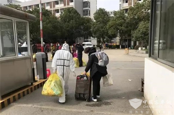 武汉“最硬核”公交司机：“我一定为抗疫出一份力！”