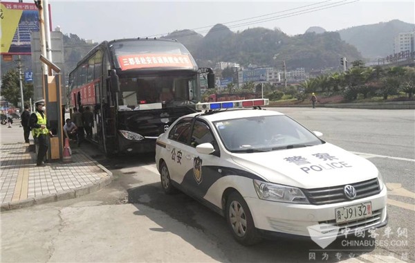 返岗复工进行时 亚星护送暖满程