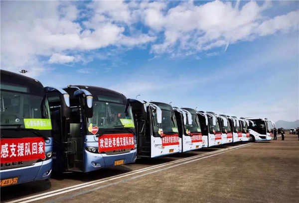 迎春日芬芳 接英雄凯旋! 苏州金龙护航援鄂医护人员返程