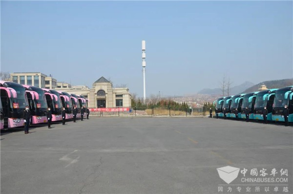 浩荡车队迎英雄回家！大连公交集团运输分队圆满完成神圣的运输任务