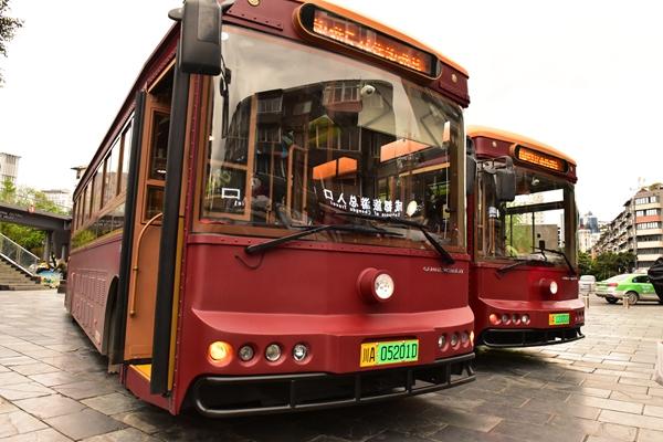 搭乘银隆“铛铛车”熊猫专线 感受“最资格”的成都