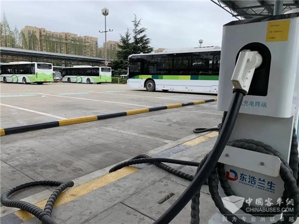 新能源车充电管理有讲究 上海久事公交综合监控平台助力降本增效