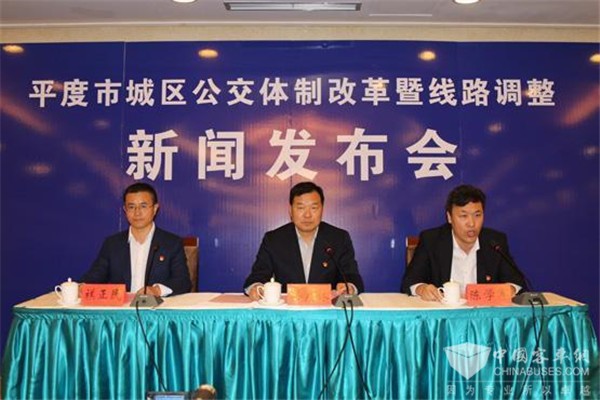 公交开到家门口，市民“乐享其乘”