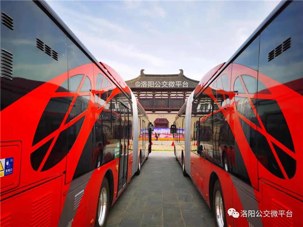 洛阳公交101路 银隆18米“海豚车”正式投运