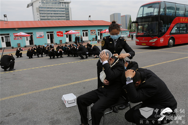 多部门联合助力防灾减灾 青岛举行公共交通应急救援演练