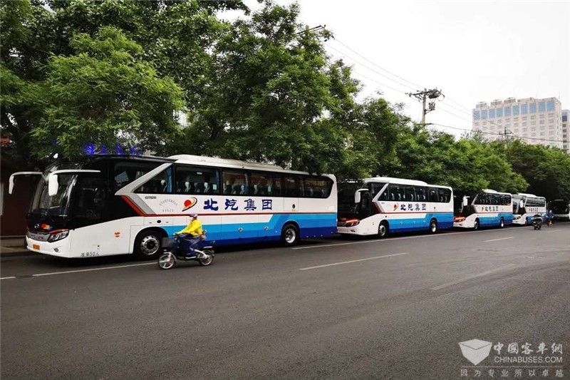 金龙客车连续20年服务全国两会