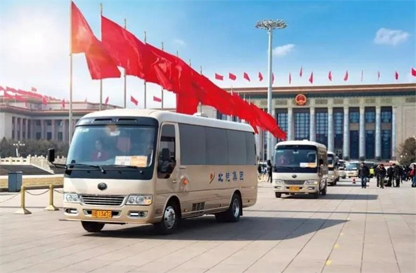 宇通连续16年服务全国两会 T7包揽全部上会公商务用车 