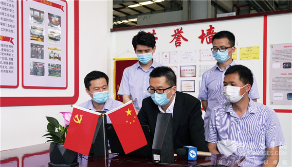 金旅客车：两会服务的“客车代表” 一带一路上的“金字招牌”