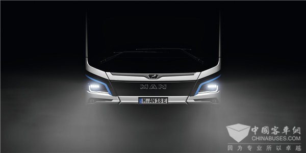 最多可容纳120人！曼恩18米纯电动铰接巴士将投入运营