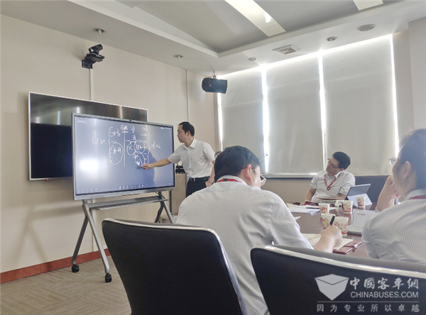 强化党建引领 中车产投党委书记、董事长胡洋到中车电动讲党课