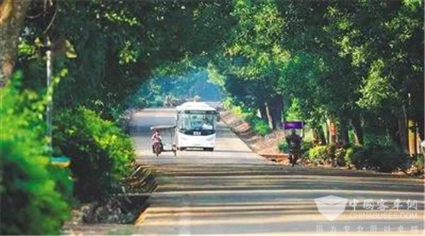 公交通达村镇 海南通村客运助力脱贫攻坚战和海南自贸港建设