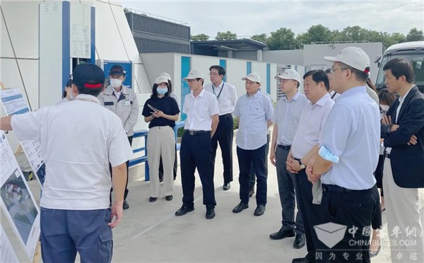 谭旭光到丰田中国研发中心考察交流 试乘氢燃料电池中巴