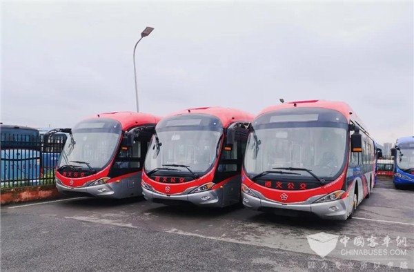 穿行“红色城市”的客车风景 银隆新能源海豚公交遵义投运