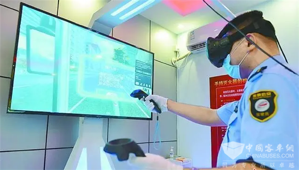 北京首家公交安全教育中心启用，对公交司机进行安全驾驶培训考核