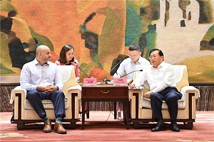 助推武汉高质量发展 武汉市委书记与康明斯副总裁石内森座谈
