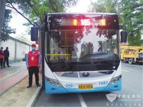 兰州：公交集团新开165路公交线路 沿途市民点赞