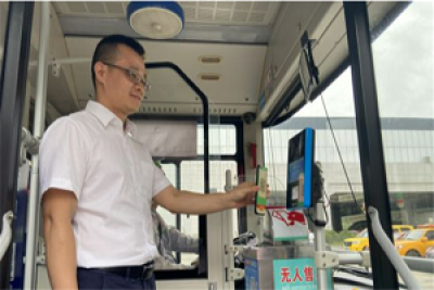全国首家！泸州e公交上线，扫码查询充值都可以