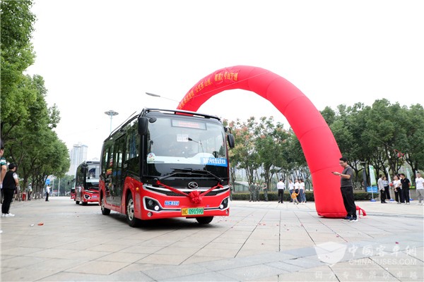 破题“最后一公里”出行难 30辆金龙逍遥微公交温州上岗