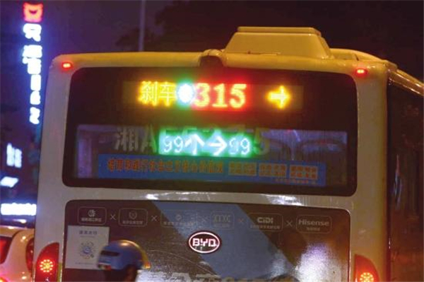 再也不怕误闯红灯了！长沙2072辆公交车进行智能化改造