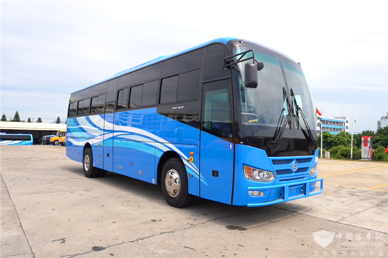 120台金旅校车装船赴加纳