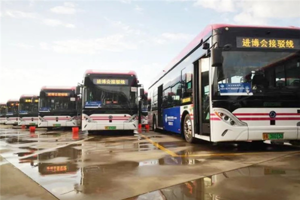 更安全、更智能、更人性化！探秘申龙进博会服务用车