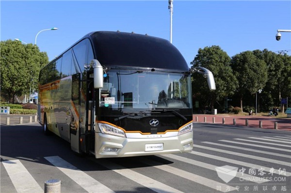 焕新出发! 苏州金龙全新一代旅行家重新定义高端客车