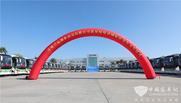 描绘彩云之南锦绣篇章 金龙捷冠、浩锐批量交付寻甸兴运和青山客运