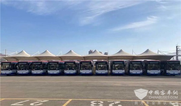 本溪绿色出行之路 金龙新能源公交相行相伴