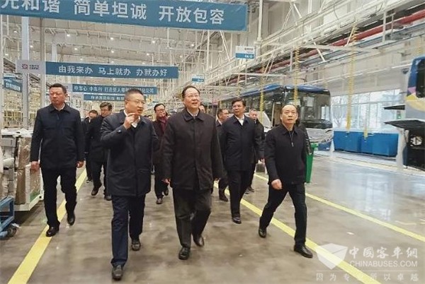 湖南省委副书记、代省长毛伟明调研中车新能源客车超级工厂