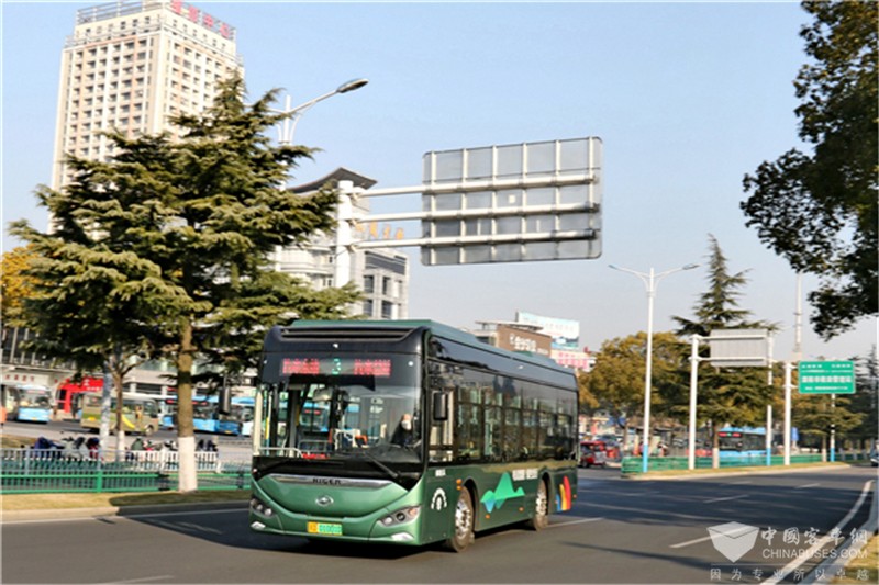 苏州金龙“地铁巴士”与溧阳市民共迎春暖花开