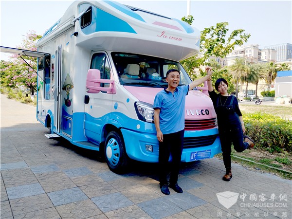 开着依维柯冰淇淋车 这对河北夫妇将生活过成了诗