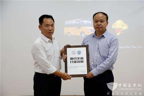 融合交流、共谋发展 东莞市校车服务协会赴厦门金旅考察交流