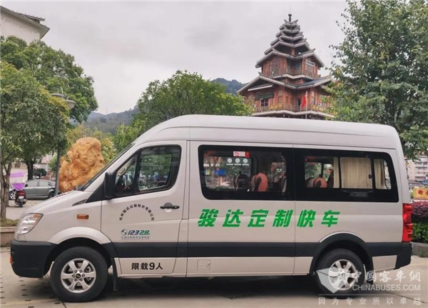 苏州金龙9座睿星精准助力桂林骏达 擎画定制客运新蓝图