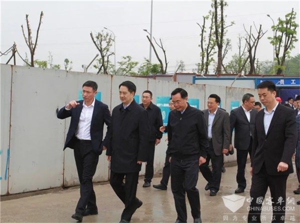 重庆市副市长郑向东莅临重庆中车调研