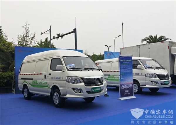 绿色物流“赢运之选” 金龙金威纯电动物流车亮相“天府之国”