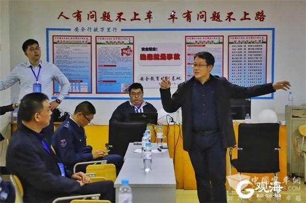 青岛医务人员为公交驾驶员义诊 市民安全出行再增保障