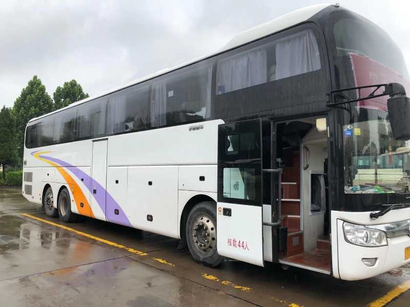 17年12月44座宇通 2+1商务座椅 二手大巴车 二手客车