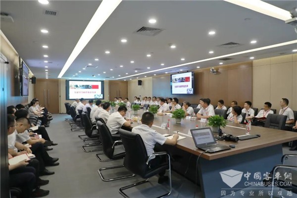 强化党建引领 中车产投党委书记、董事长胡洋到中车电动讲党史