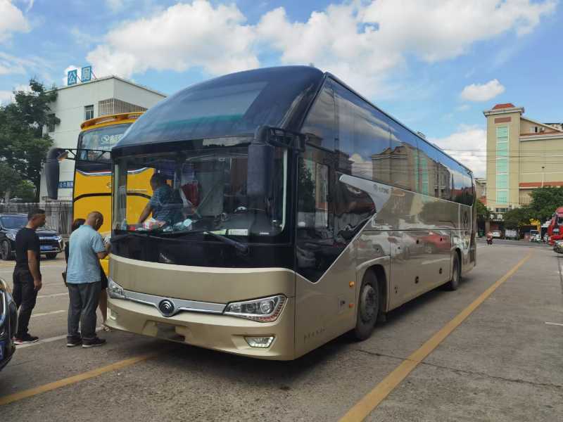 2018年1月 国五50座宇通6128型气囊客车 手动挡