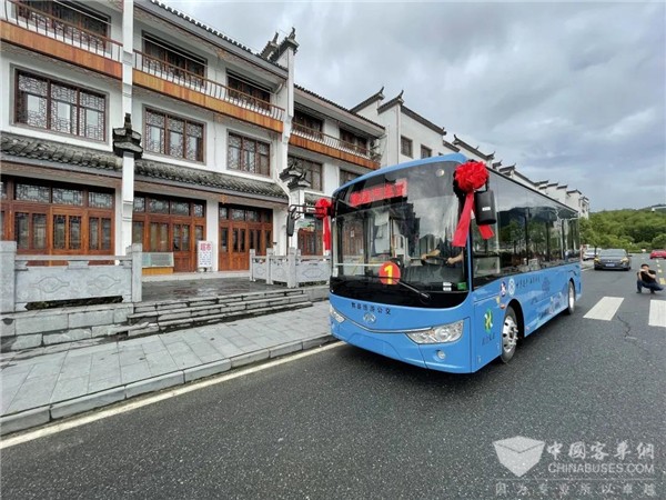 新能源公交批量交付黟县 安凯客车带您“画中游”