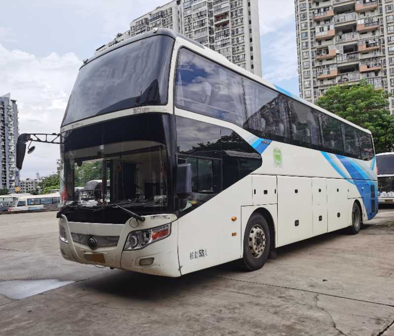 2014年12月 53座带中门卫生间宇通6126气囊车