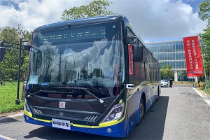 上海首条自动驾驶公交线路正式在临港开通