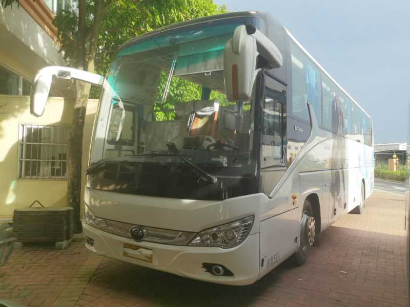 2017年9月 52座非营运有中门车况超靓宇通6120气囊车