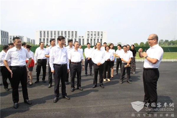 苏州市委书记许昆林一行赴凯博易控考察调研