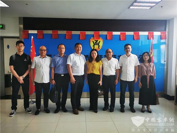 重庆渝北区领导一行莅临中科中涣调研指导 点赞企业创新发展成果