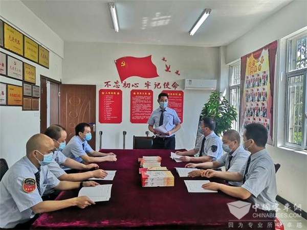 武汉：公交司机规范普通话 方便与乘客顺畅沟通