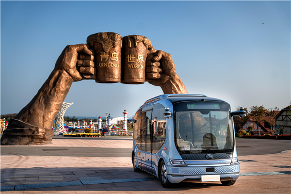 宇通智能驾驶巴士青岛投运 市民“抢鲜”试乘体验